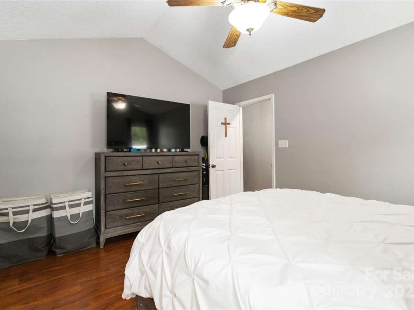 6736 Raeburn Lane, Charlotte, NC 28227.  MLS# CAR4307387, YatesRealty ID 11990. 