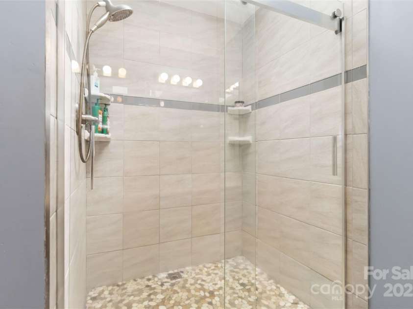 6736 Raeburn Lane, Charlotte, NC 28227.  MLS# CAR4307387, YatesRealty ID 11990. 