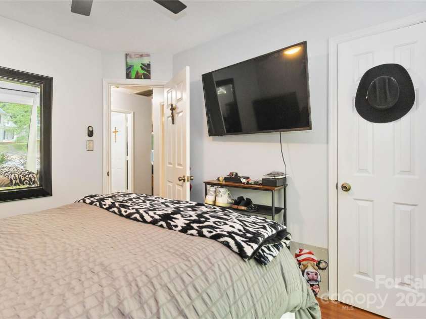 6736 Raeburn Lane, Charlotte, NC 28227.  MLS# CAR4307387, YatesRealty ID 11990. 