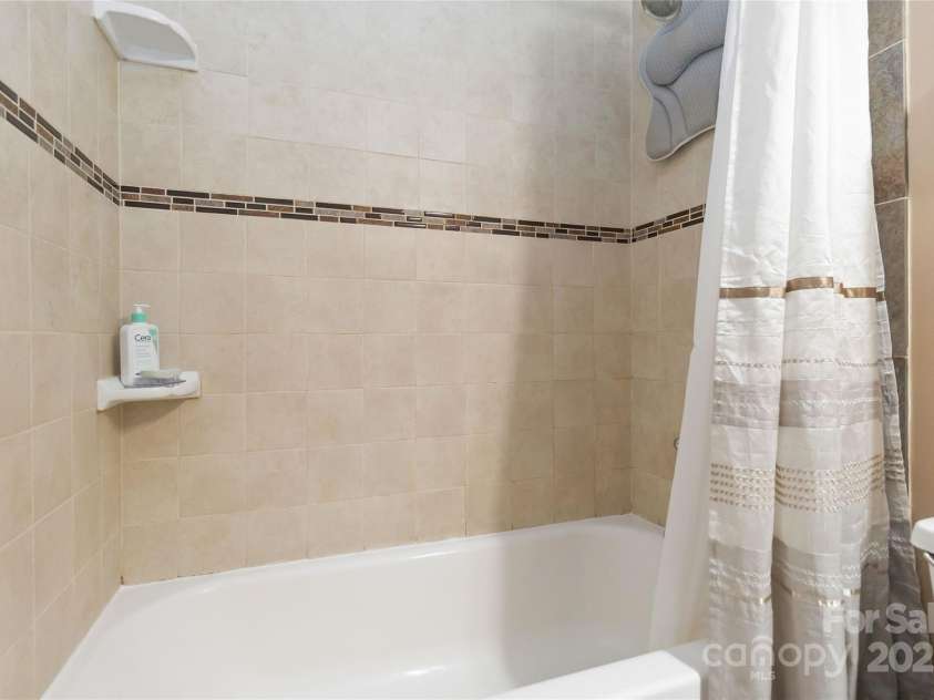 6736 Raeburn Lane, Charlotte, NC 28227.  MLS# CAR4307387, YatesRealty ID 11990. 