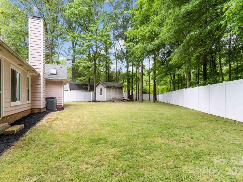 6736 Raeburn Lane, Charlotte, NC 28227.  MLS# CAR4307387, YatesRealty ID 11990. 