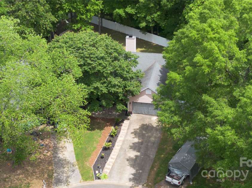 6736 Raeburn Lane, Charlotte, NC 28227.  MLS# CAR4307387, YatesRealty ID 11990. 