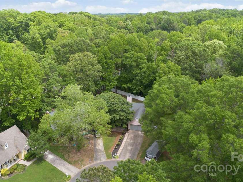6736 Raeburn Lane, Charlotte, NC 28227.  MLS# CAR4307387, YatesRealty ID 11990. 