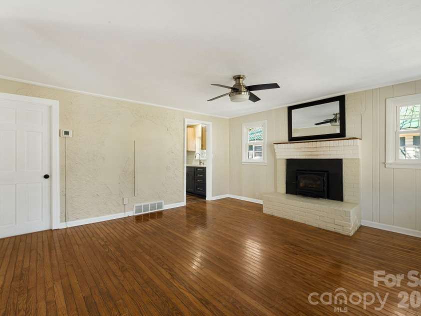 1015 Mountain View Street, Hendersonville, NC 28739.  MLS# CAR4344804, YatesRealty ID 11991. Living Room 