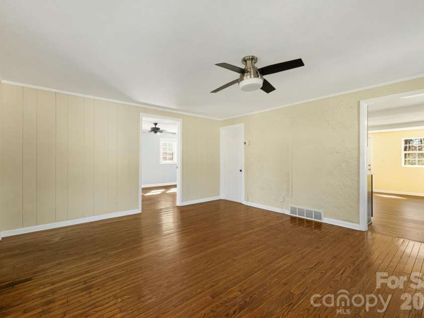 1015 Mountain View Street, Hendersonville, NC 28739.  MLS# CAR4344804, YatesRealty ID 11991. Living Room 