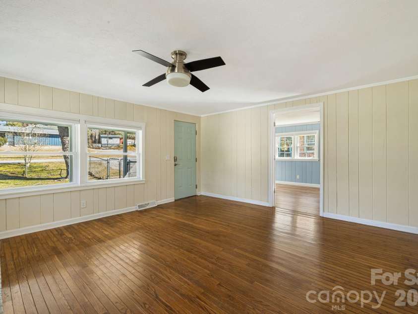 1015 Mountain View Street, Hendersonville, NC 28739.  MLS# CAR4344804, YatesRealty ID 11991. Living Room 