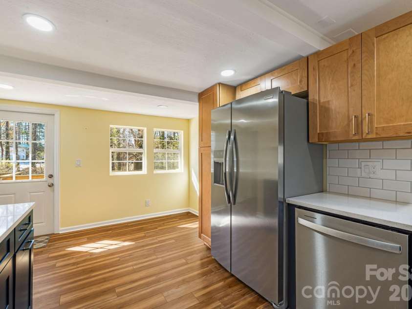 1015 Mountain View Street, Hendersonville, NC 28739.  MLS# CAR4344804, YatesRealty ID 11991. Updated Kitchen