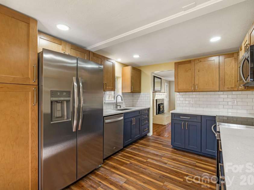 1015 Mountain View Street, Hendersonville, NC 28739.  MLS# CAR4344804, YatesRealty ID 11991. Updated Kitchen