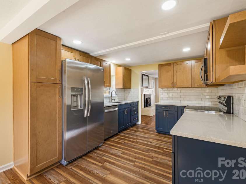 1015 Mountain View Street, Hendersonville, NC 28739.  MLS# CAR4344804, YatesRealty ID 11991. Updated Kitchen