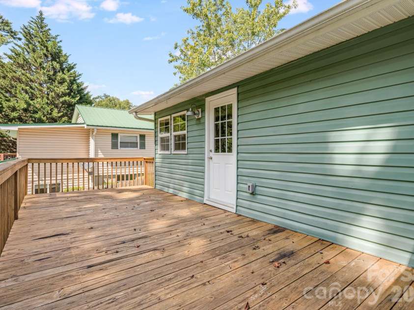 1015 Mountain View Street, Hendersonville, NC 28739.  MLS# CAR4425297, YatesRealty ID 11991. 