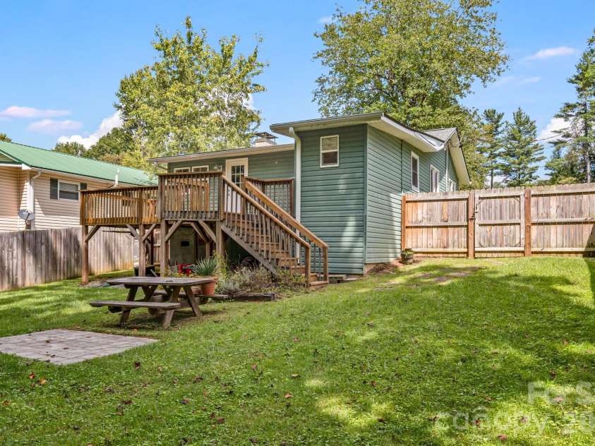 1015 Mountain View Street, Hendersonville, NC 28739.  MLS# CAR4425297, YatesRealty ID 11991. 