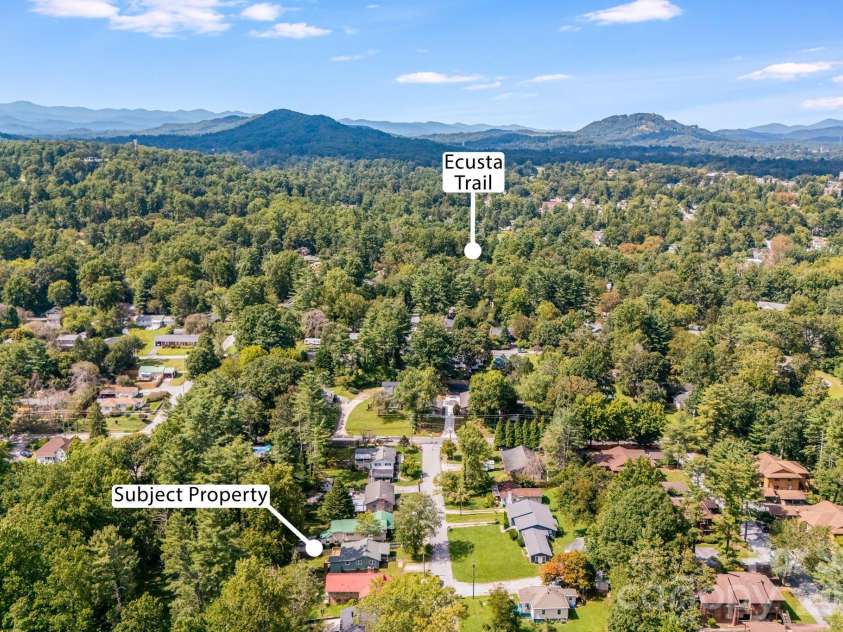 1015 Mountain View Street, Hendersonville, NC 28739.  MLS# CAR4425297, YatesRealty ID 11991. 