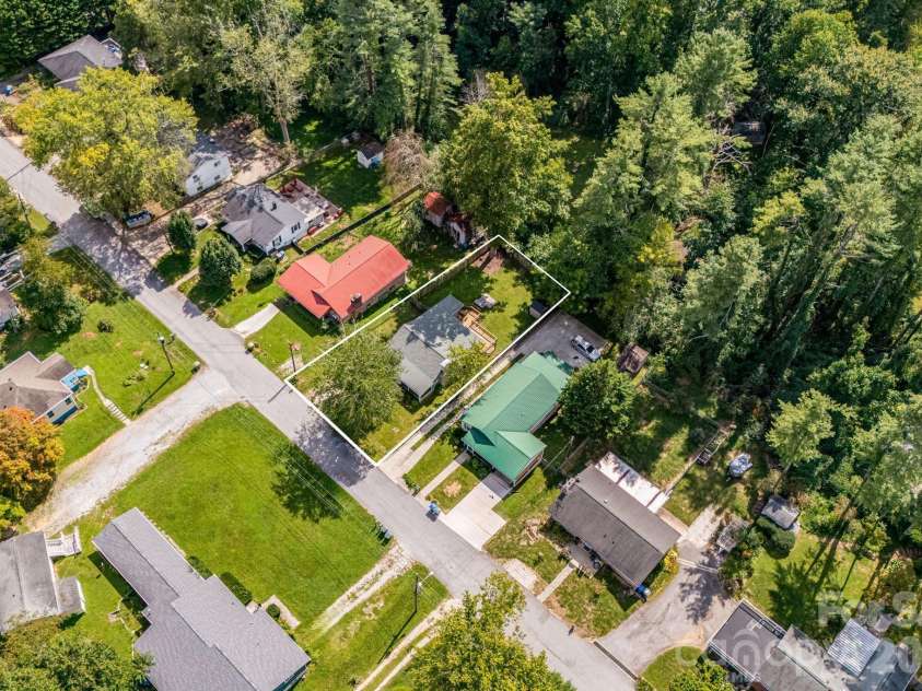 1015 Mountain View Street, Hendersonville, NC 28739.  MLS# CAR4425297, YatesRealty ID 11991. 