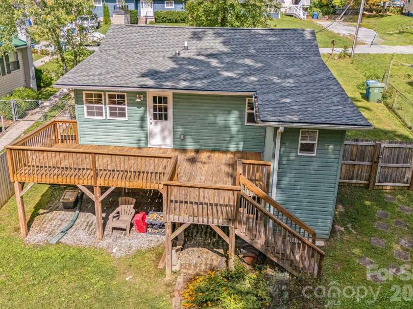 1015 Mountain View Street, Hendersonville, NC 28739.  MLS# CAR4425297, YatesRealty ID 11991. 