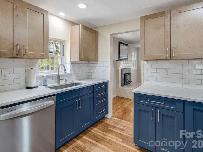 1015 Mountain View Street, Hendersonville, NC 28739.  MLS# CAR4425297, YatesRealty ID 11991. Remodeled kitchen.