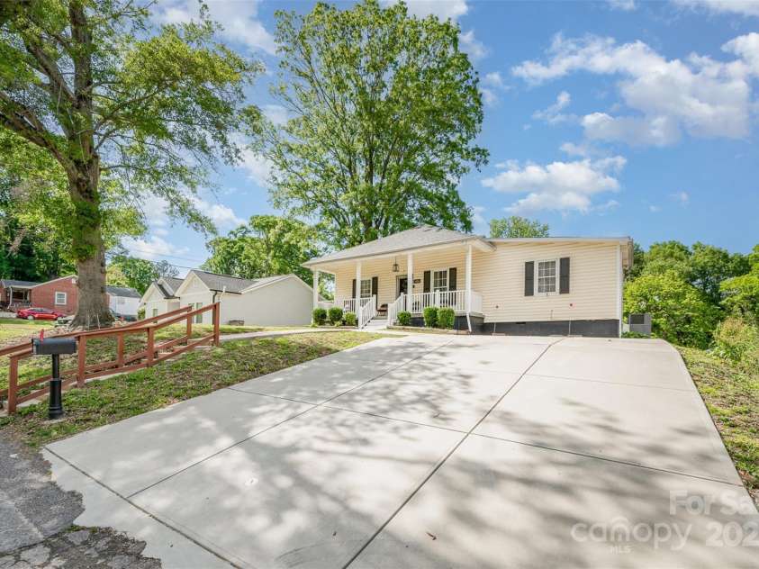 1406 Walnut Avenue, Gastonia, NC 28052.  MLS# CAR4254796, YatesRealty ID 11991. 