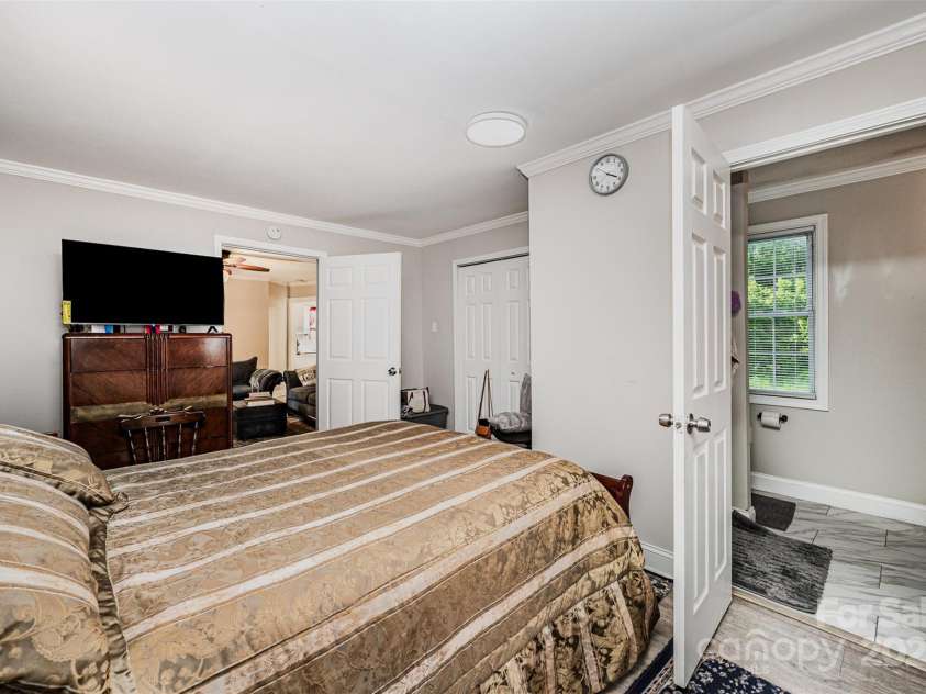 1406 Walnut Avenue, Gastonia, NC 28052.  MLS# CAR4254796, YatesRealty ID 11991. 