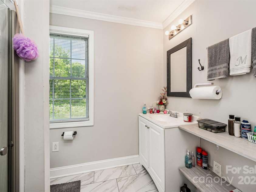 1406 Walnut Avenue, Gastonia, NC 28052.  MLS# CAR4254796, YatesRealty ID 11991. 