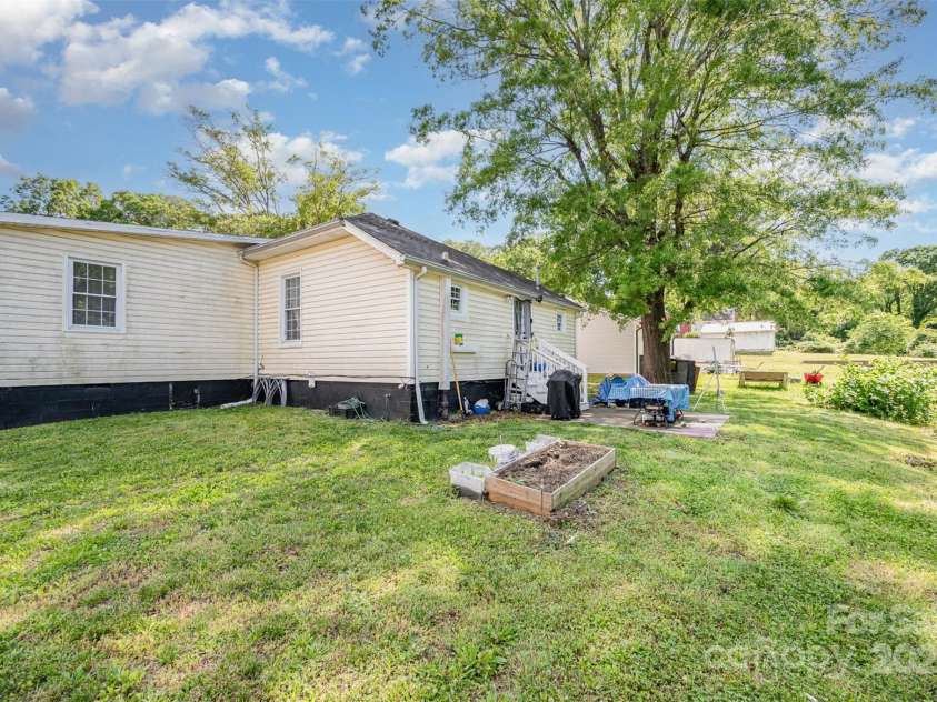 1406 Walnut Avenue, Gastonia, NC 28052.  MLS# CAR4254796, YatesRealty ID 11991. 