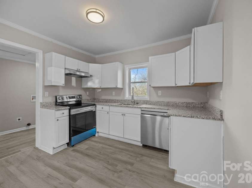 934 Cherry Street, Statesville, NC 28677.  MLS# CAR4329188, YatesRealty ID 11994. 