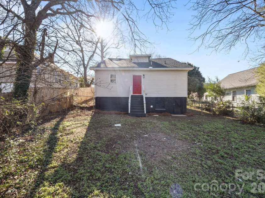 934 Cherry Street, Statesville, NC 28677.  MLS# CAR4329188, YatesRealty ID 11994. 