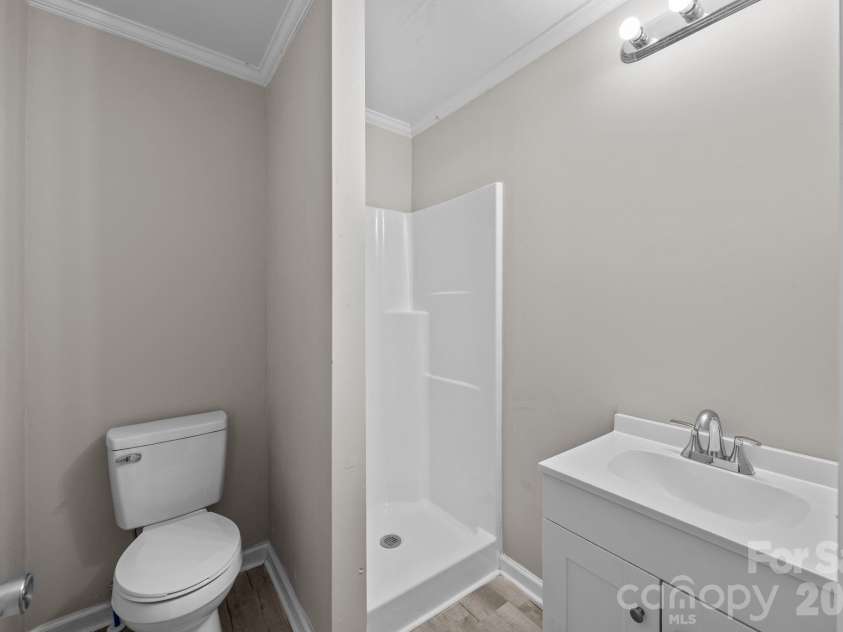 934 Cherry Street, Statesville, NC 28677.  MLS# CAR4329188, YatesRealty ID 11994. Full Shared Downstairs Bath