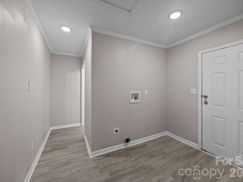 934 Cherry Street, Statesville, NC 28677.  MLS# CAR4329188, YatesRealty ID 11994. Laundry/Mud Room