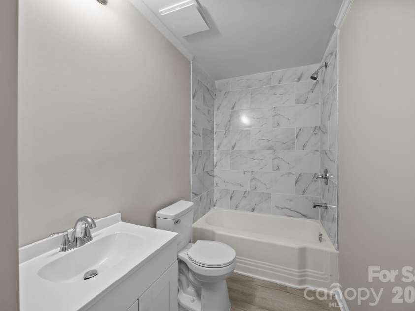 934 Cherry Street, Statesville, NC 28677.  MLS# CAR4329188, YatesRealty ID 11994. Primary Bath