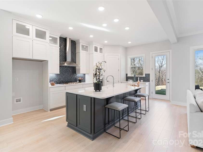 1132 Meander Lane, Waxhaw, NC 28173.  MLS# CAR4238034, YatesRealty ID 11995. Dazzling kitchen