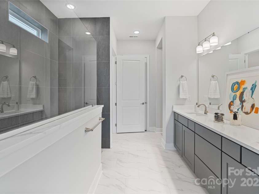 1132 Meander Lane, Waxhaw, NC 28173.  MLS# CAR4238034, YatesRealty ID 11995. Primary Bath