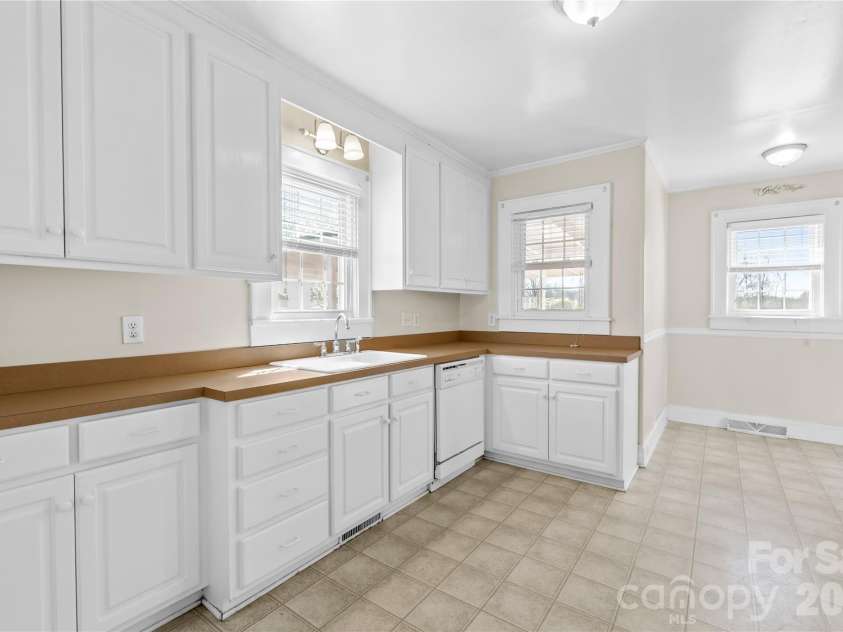 1302 A Street, Kannapolis, NC 28081.  MLS# CAR4356358, YatesRealty ID 11996. 