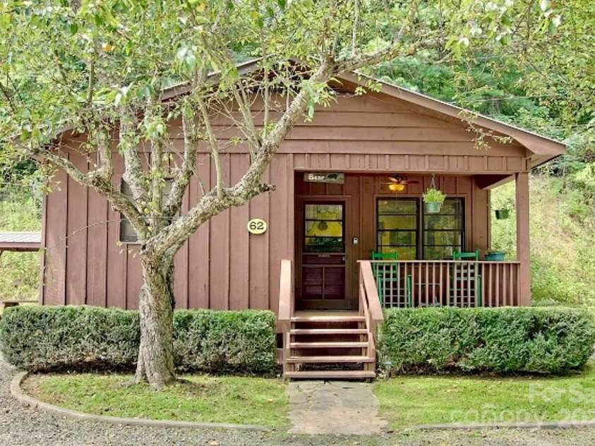 68 Vacation Drive, Whittier, NC 28789.  MLS# CAR4217992, YatesRealty ID 11996. 