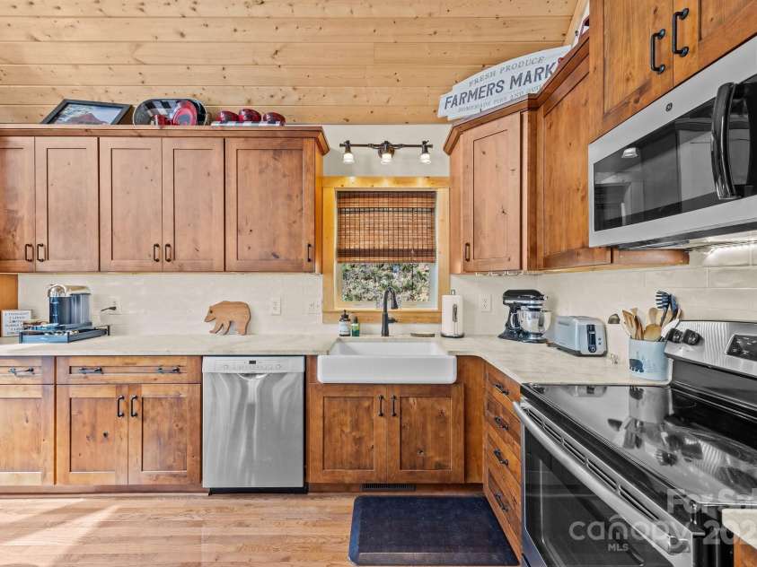1954 Utah Mountain Road, Waynesville, NC 28785.  MLS# CAR4254077, YatesRealty ID 11998. 