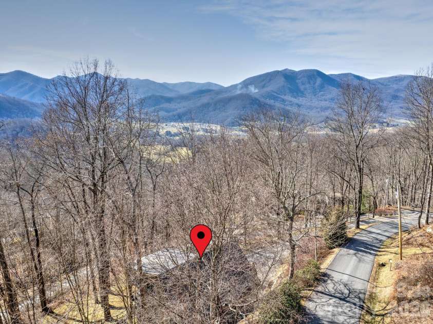 1954 Utah Mountain Road, Waynesville, NC 28785.  MLS# CAR4336522, YatesRealty ID 11998. Amazing......