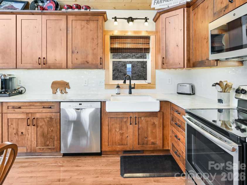 1954 Utah Mountain Road, Waynesville, NC 28785.  MLS# CAR4336522, YatesRealty ID 11998. Farm Sink