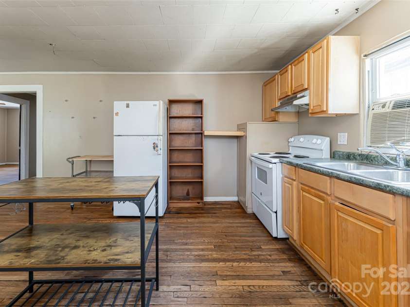 2 Evergreen Avenue, Asheville, NC 28806.  MLS# CAR4240201, YatesRealty ID 11999. 