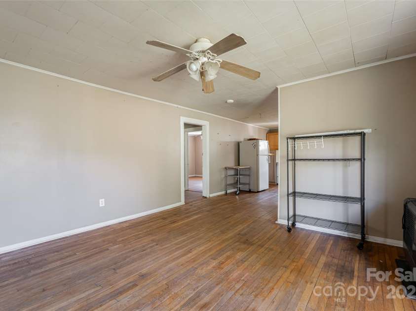 2 Evergreen Avenue, Asheville, NC 28806.  MLS# CAR4240201, YatesRealty ID 11999. 