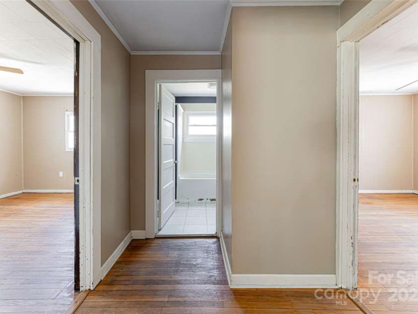 2 Evergreen Avenue, Asheville, NC 28806.  MLS# CAR4240201, YatesRealty ID 11999. 