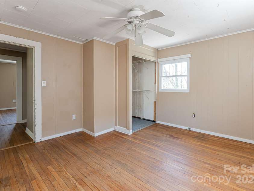 2 Evergreen Avenue, Asheville, NC 28806.  MLS# CAR4240201, YatesRealty ID 11999. 