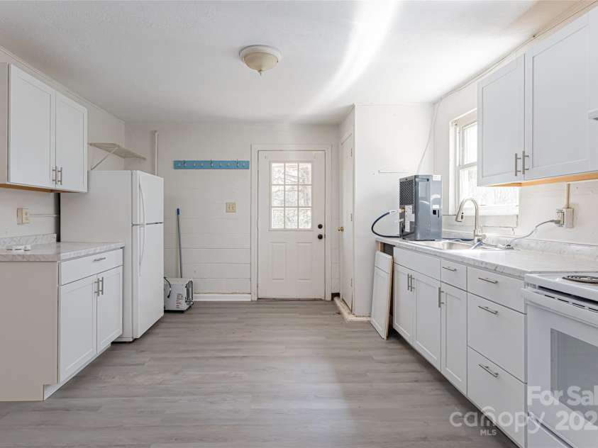 2 Evergreen Avenue, Asheville, NC 28806.  MLS# CAR4240201, YatesRealty ID 11999. 