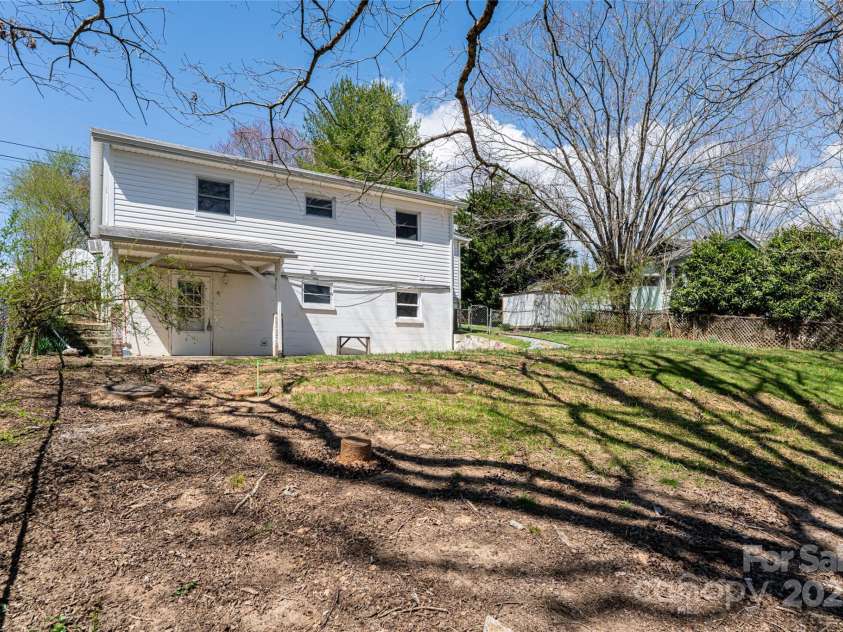 2 Evergreen Avenue, Asheville, NC 28806.  MLS# CAR4240201, YatesRealty ID 11999. 