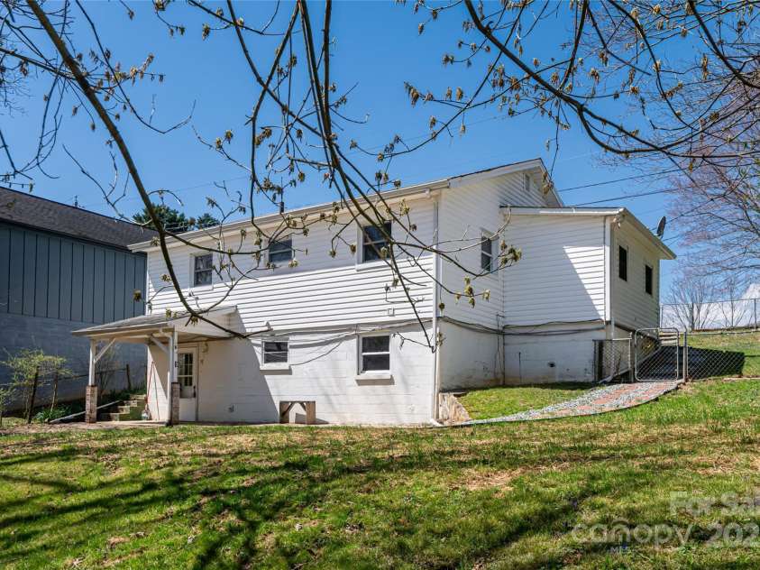 2 Evergreen Avenue, Asheville, NC 28806.  MLS# CAR4240201, YatesRealty ID 11999. 