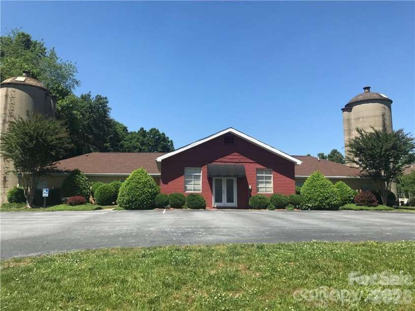 83 Farm Lane, Mills River, NC 28759.  MLS# CAR4303324, YatesRealty ID 12. Club house