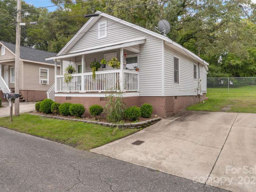 606 Logan Street, Gastonia, NC 28052.  MLS# CAR4310909, YatesRealty ID 120. 