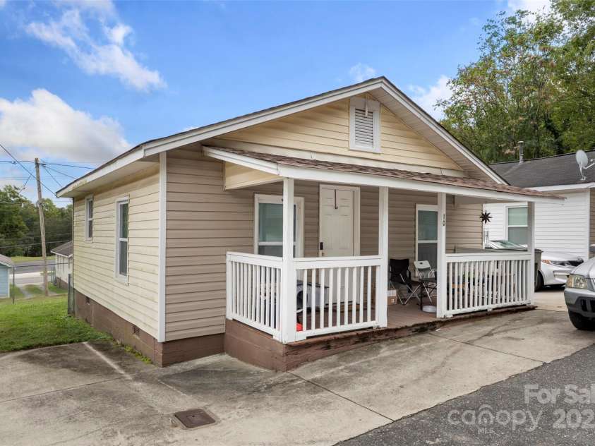 606 Logan Street, Gastonia, NC 28052.  MLS# CAR4310909, YatesRealty ID 120. 