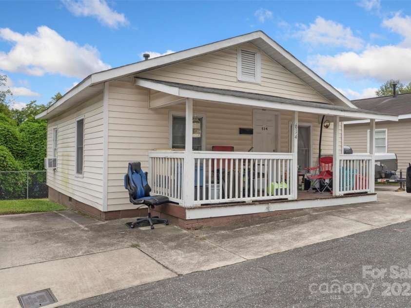 606 Logan Street, Gastonia, NC 28052.  MLS# CAR4310909, YatesRealty ID 120. 