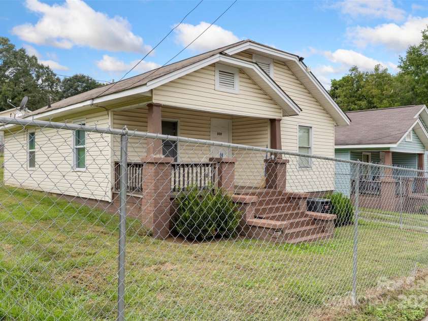606 Logan Street, Gastonia, NC 28052.  MLS# CAR4310909, YatesRealty ID 120. 