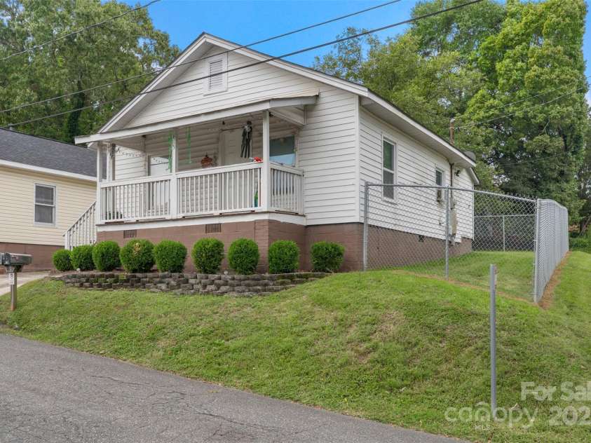 606 Logan Street, Gastonia, NC 28052.  MLS# CAR4310909, YatesRealty ID 120. 