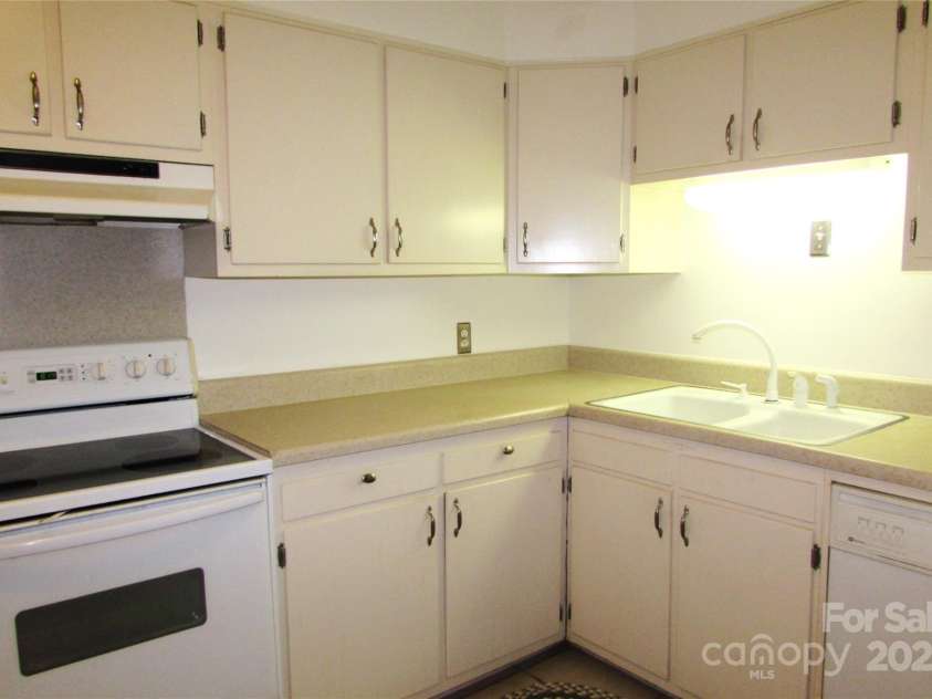 1300 Reece Road, Charlotte, NC 28209.  MLS# CAR4185948, YatesRealty ID 1200. Countertops & sink