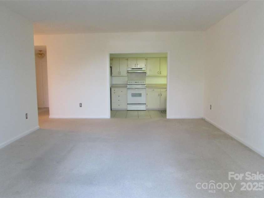 1300 Reece Road, Charlotte, NC 28209.  MLS# CAR4185948, YatesRealty ID 1200. Entrance of kitchen from LR